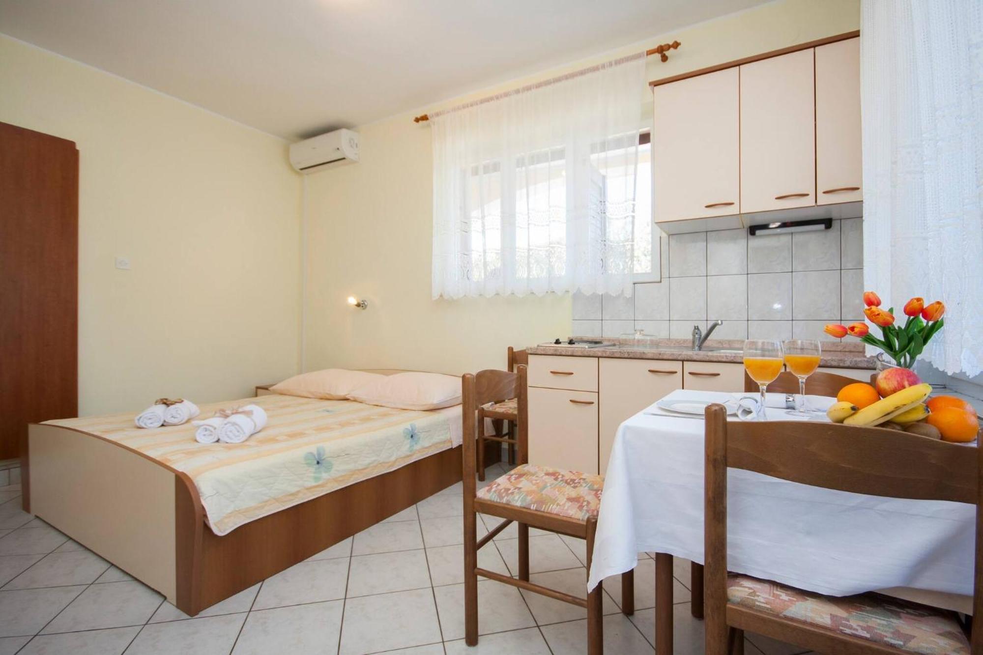 Apartments&Rooms Mikelin Primošten Buitenkant foto